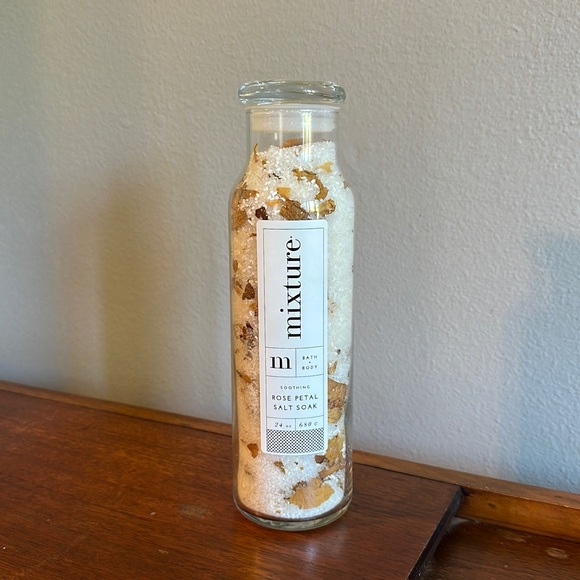 Mixture Rose Petal Salt Soak - Picture 1 of 2